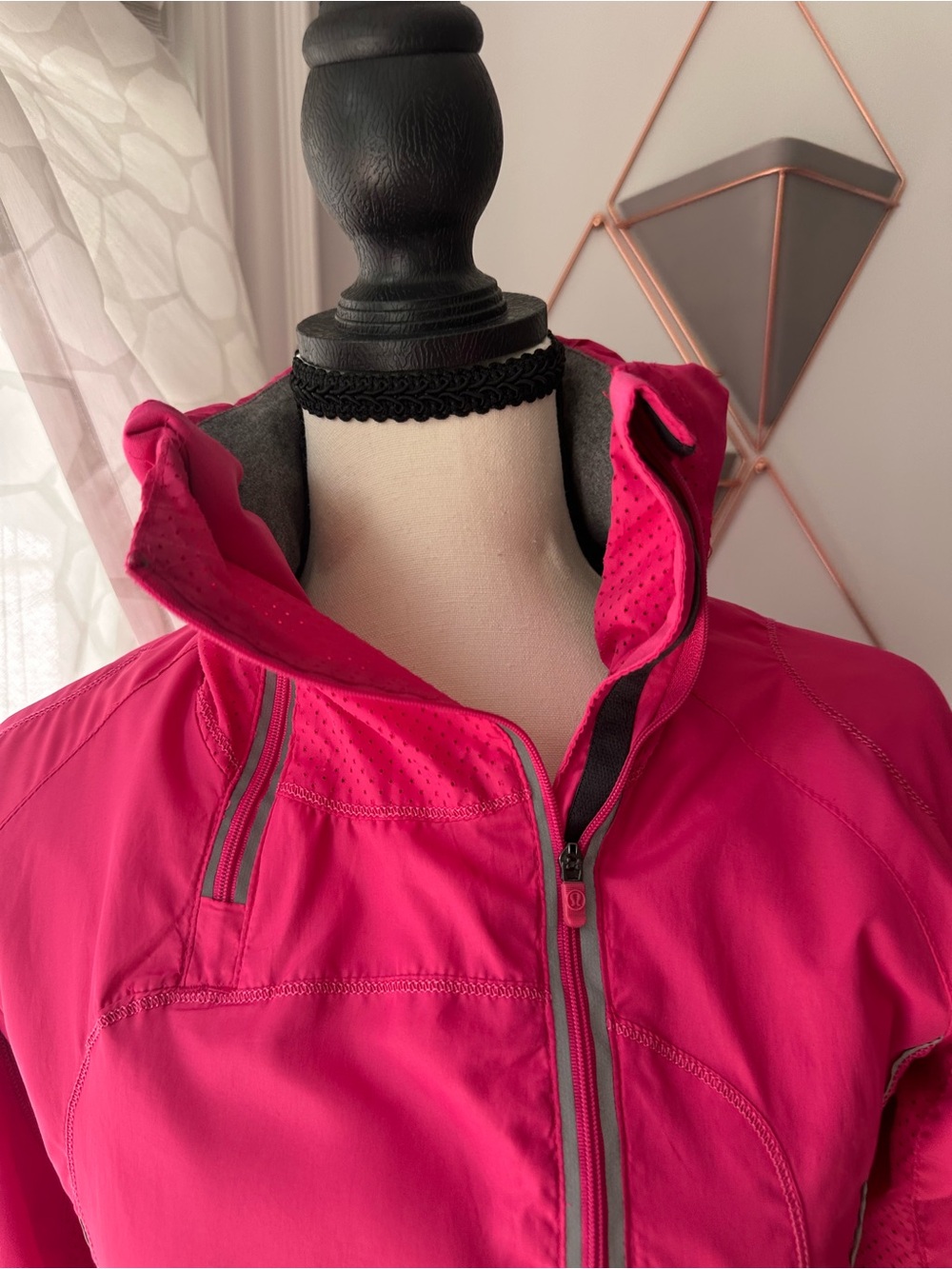 Lululemon Run Inspire Jacket Senorita Pink Full Zip Long Sleeve Hiking Hood sz 4 - Picture 10 of 16